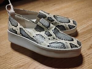 Vince Women's Saxon 2 Size 5.5 M Mottled Snake Platform Shoes Multicolor